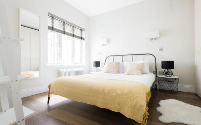 The Soho Hideout  - Modern & Bright 2BDR in Central London