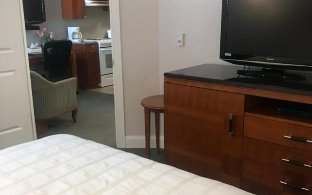 Crescent Suites Hotel