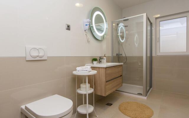 Lovely Villa in Debeljak with Heated Private Pool