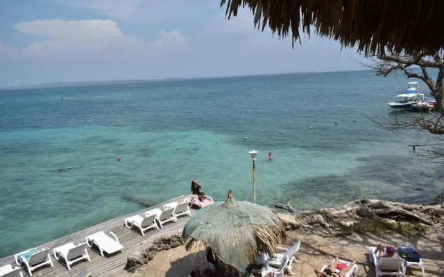 Isla del Pirata Hotel & Beach Club