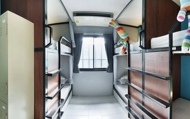 OYO 501 At Night Hostel