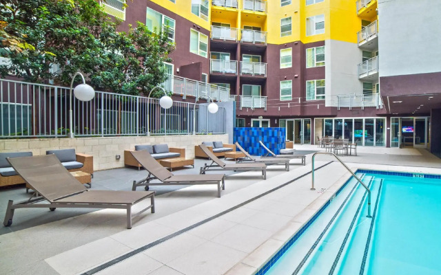 Ginosi Wilshire Apartel