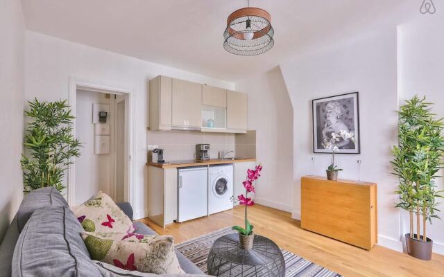 Family Apartment in Buttes Chaumont