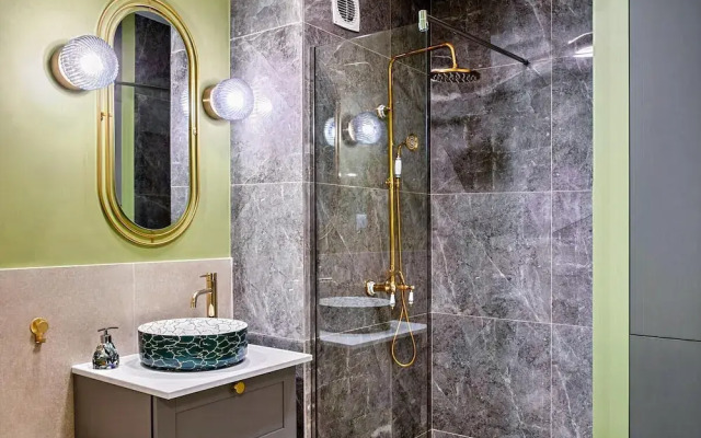 Baloo and Bagheera in Bucure ti