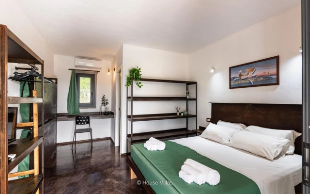 Contrabass Room in Avola