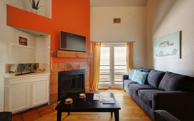 8 Bedroom Downtown Condo by AustinStays