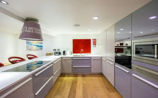 Host Stay Sillwood Seafront