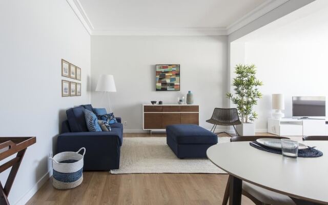 Elegant and Bright Apt Estoril by LCH