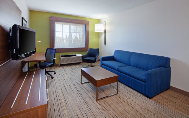 Holiday Inn Express Hotel & Suites San Diego-Escondido, an IHG Hotel