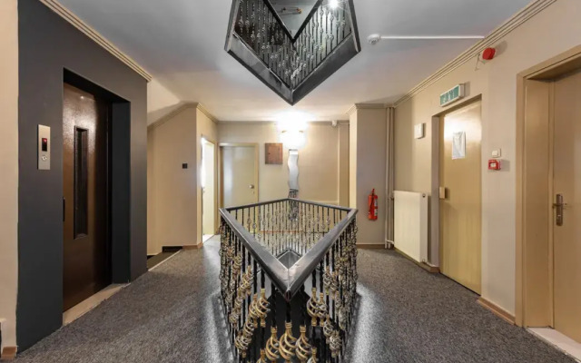 Loyal City Hotel