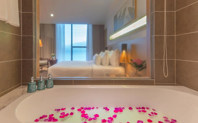 Starcity Hotel & Condotel Beachfront Nha Trang