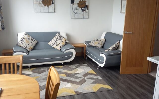 Inviting 2 Bed Apartment in Westwood ho
