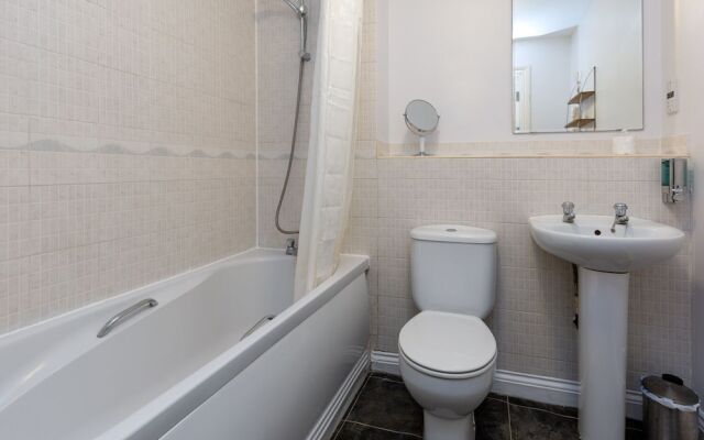 Higher Living - Professional Southampton Apartment