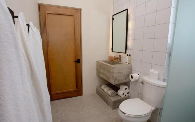 Topia Retreat - Surf Suite Sur