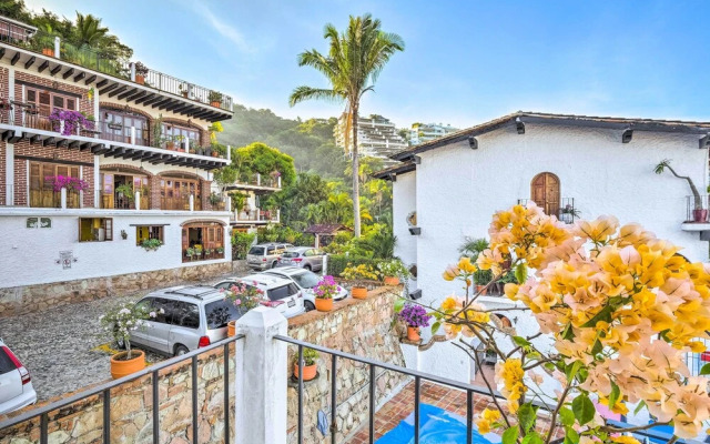Mid-century Modern Condo w/ Patio & Ocean Views!
