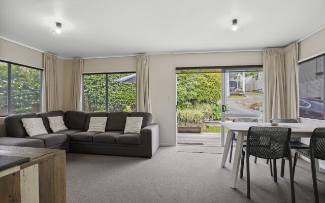 Modern Central Home - Parking & Aircon