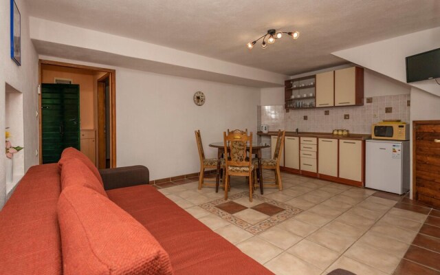 Awesome Home in Baska Voda With Wifi and 2 Bedrooms
