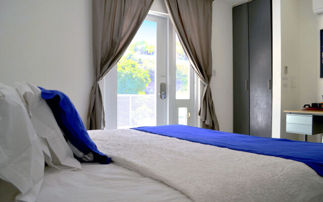 Casa Verde Hotel - Steps to the Beach | Pool, Restaurant & Bar