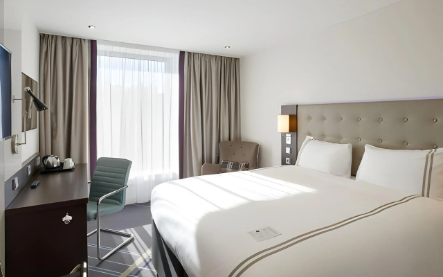Premier Inn Hamburg City Zentrum - Image 4