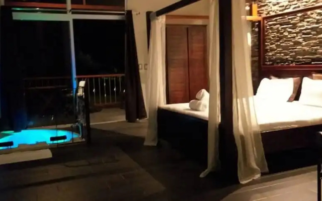 Tropical Suites & Villas