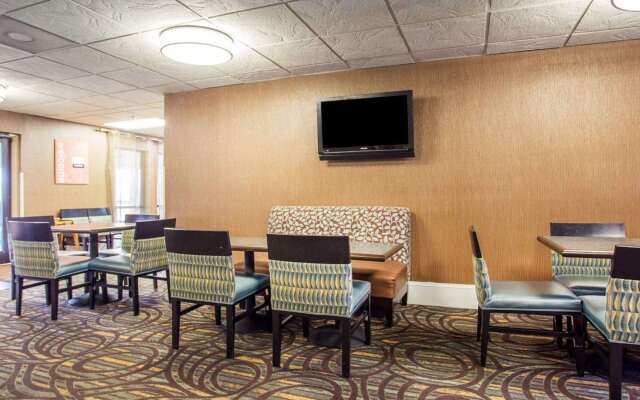 Comfort Inn & Suites at Stone Mountain