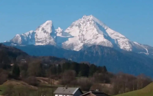 Rossfeld Modern Retreat