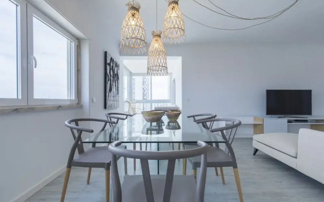Luxurious Seaview Apartment in Estoril
