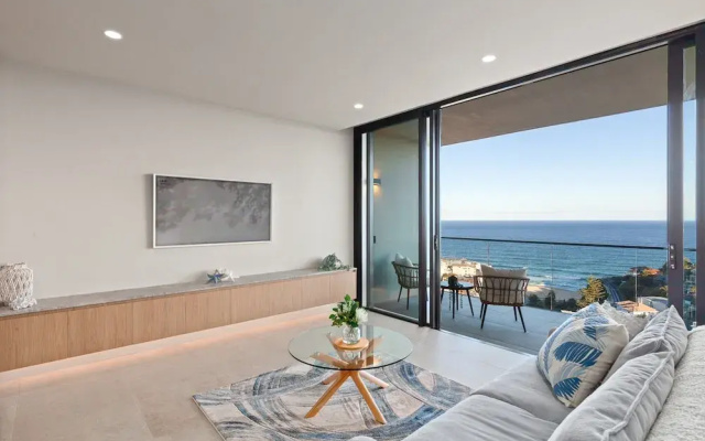 Modern 1-bed With Tamarama Beach Views