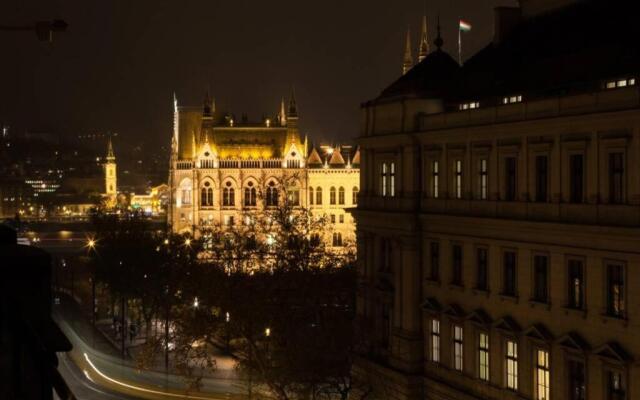 Your Private Parliament View In The Lap Of Luxury