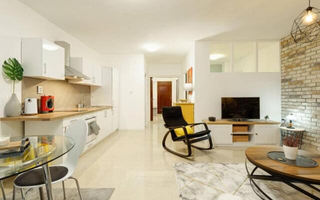Spacious stylish studio up to 4ppl close to centre