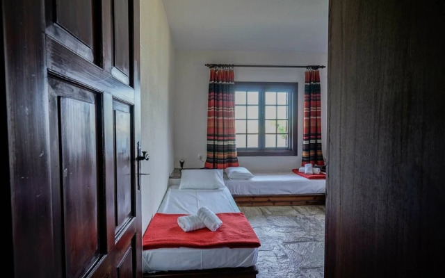 Sonia Rustic Mansion - 5bd 30 Sec Walk T
