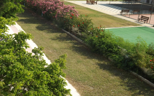 Leonidas Hotel and Studios