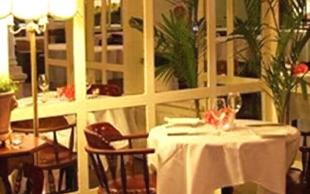 Ambassadors Hotel