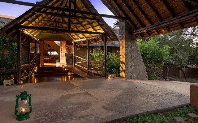 Lukimbi Safari Lodge