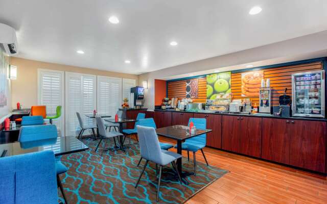 La Quinta Inn & Suites by Wyndham Hesperia Victorville