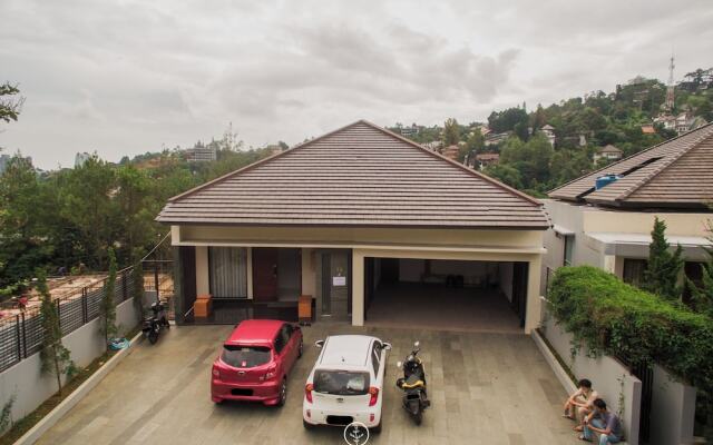 Radiance Hill View 10BR Villa with a Private heated swimming Pool