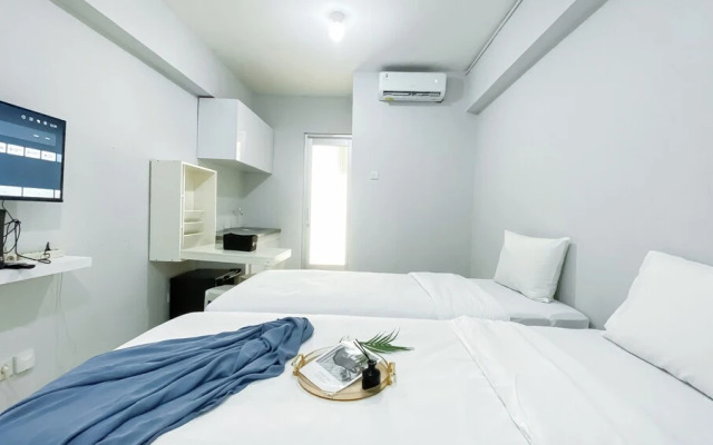 Stunning and Comfy Studio at Green Bay Pluit Apartment