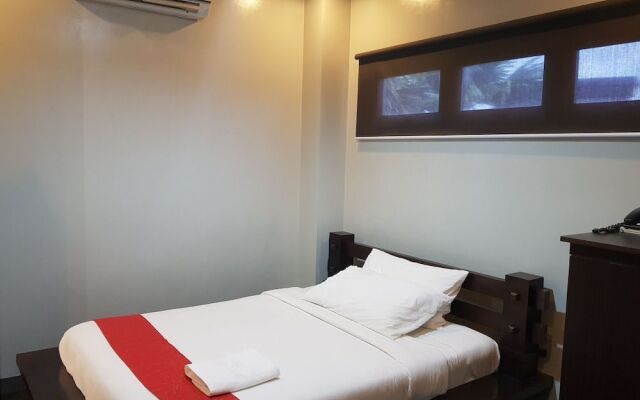 La Jenns Hotel and Resto Grill