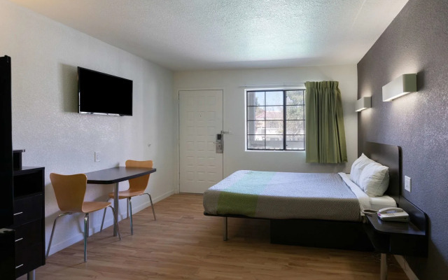 Studio 6 Barstow, CA