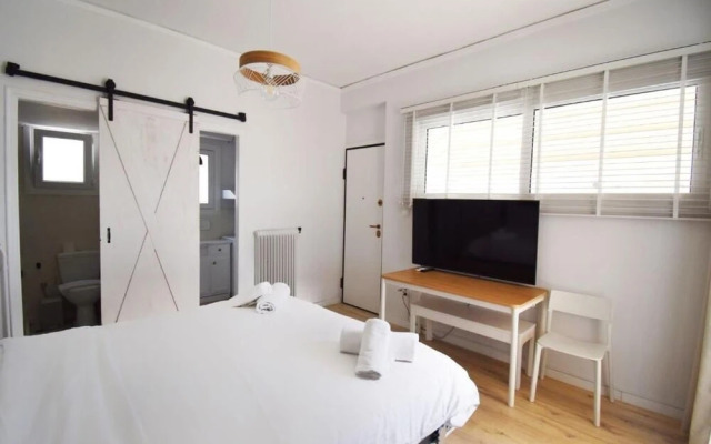 Penthouse Nea Smirni