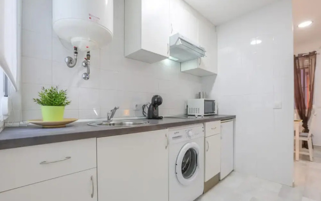 Divina in Sevilla With 1 Bedrooms and 1 Bathrooms