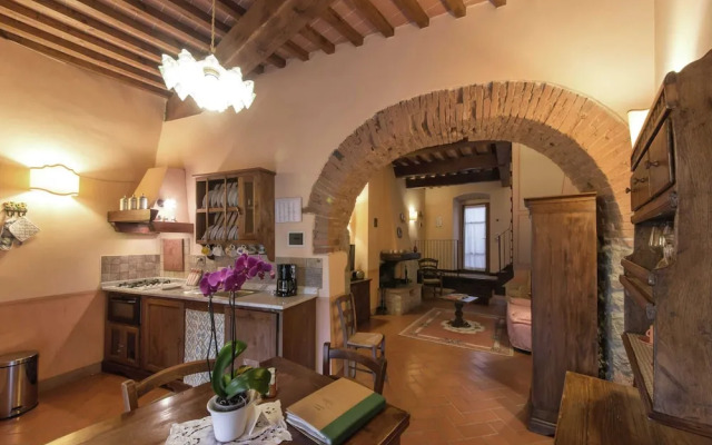 Attractive Apartment in Typical Tuscan Style