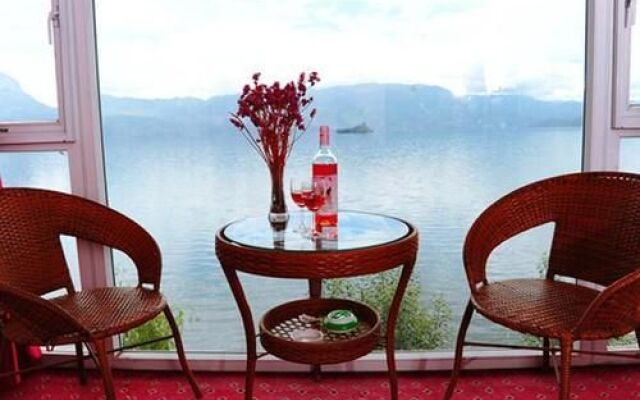 Lijiang Lugu Lake Nv'er Garden Hotel