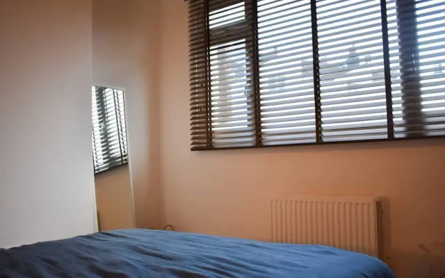 Stylish 2 Bedroom House Next to Brighton Station