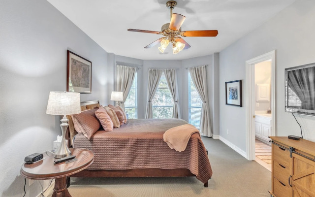 Spacious Urban Uptown Retreat 3 Bedroom Townhouse