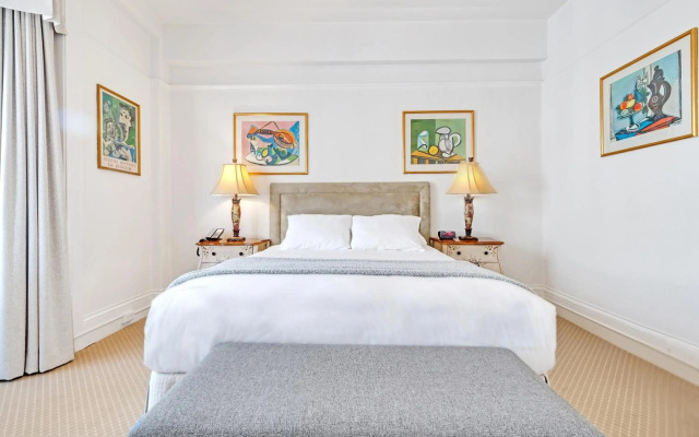 Cornell Hotel de France