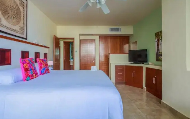 Beautiful Ground Floor Two Bedroom Suite at Ixchel
