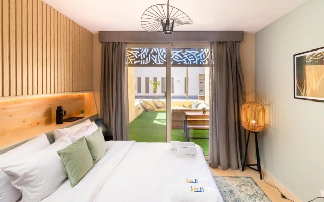 Elegant & Edgy 2 BR w Beach & Pool Mangroovy
