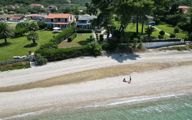 Villa Mare Azul - Luxury Beachfront Retreat in Hanioti, Halkidiki, Greece