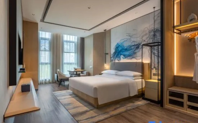 Executive Deluxe Room (Tub + Fridge + Mobile Screen Casting) — фото 1
